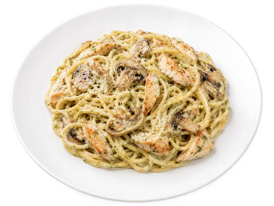 Паста с курицей, грибами и песто