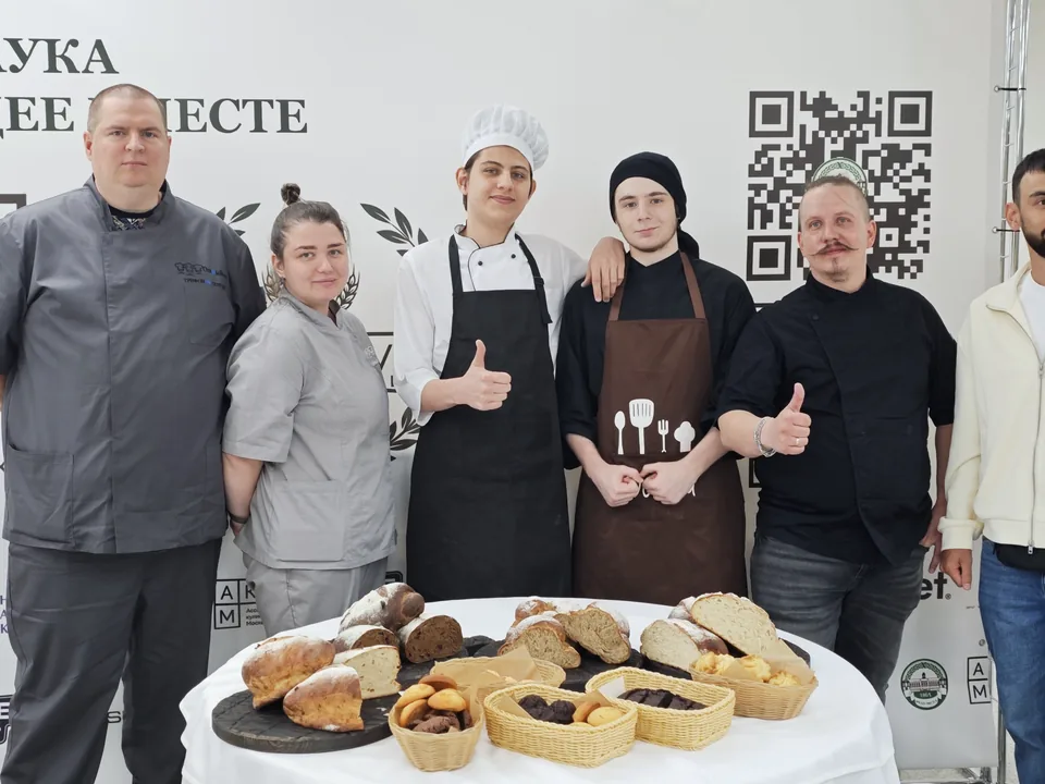 Пекарь